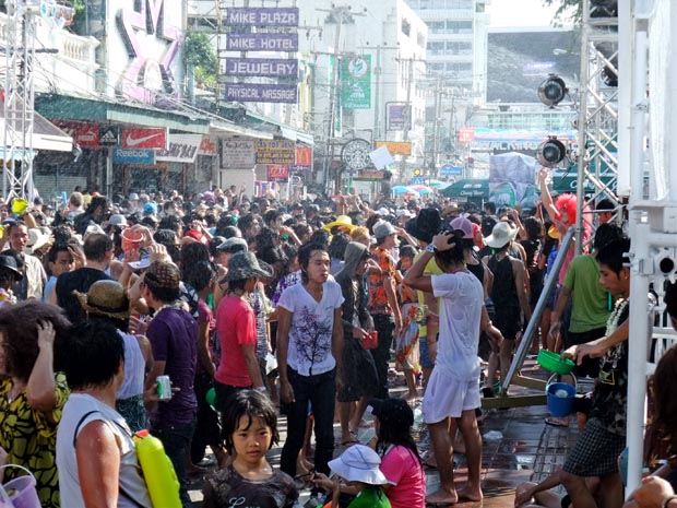 Songkran-air-filled-with-water