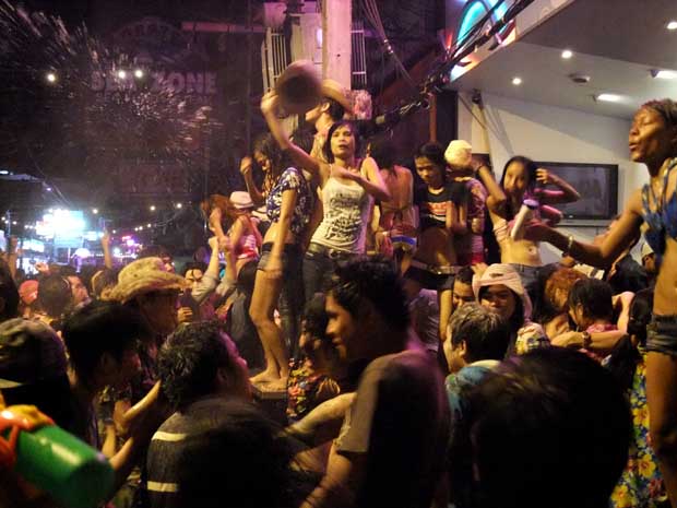 Songkran People Dancing, Water in the air